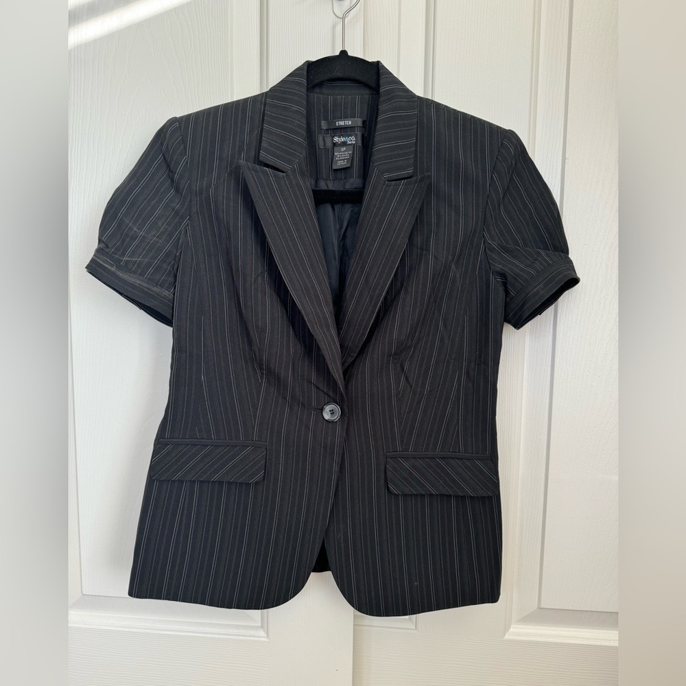 Petite Short sleeves jacket/top. Can be worked buttoned up or open.